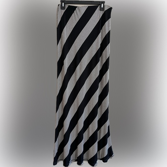 Max Studio Diagonal Stripe Maxi Skirt, Extra Long 38”, Rayon/Spandex, Size M - Picture 1 of 4